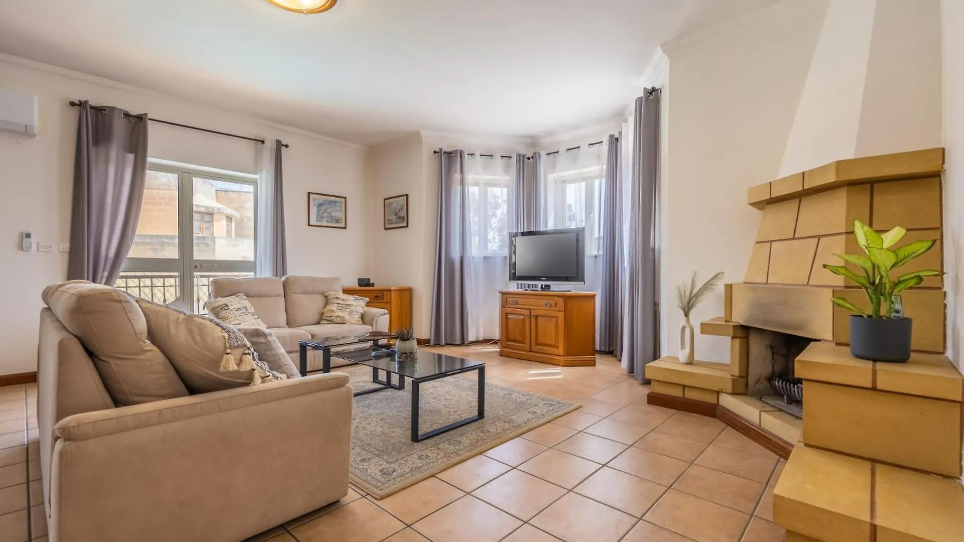 Tranquil Mansion - 3 Bed, Pool, Bbq & Gaming Room Is-Swieqi Malte