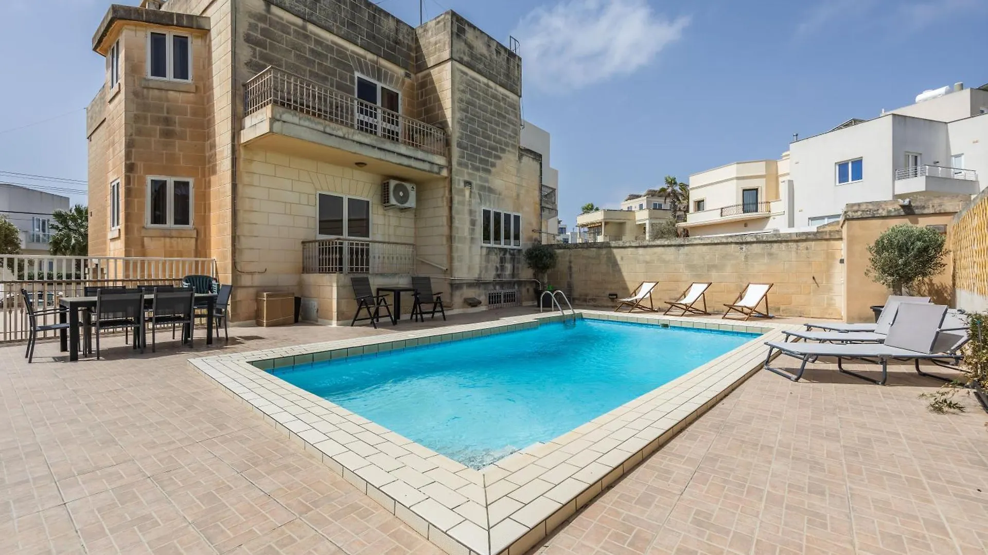 Tranquil Mansion - 3 Bed, Pool, Bbq & Gaming Room Is-Swieqi Villa